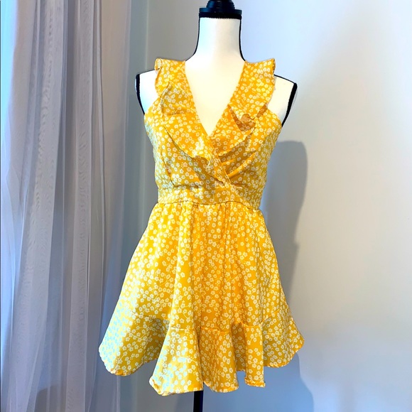 boutique brand Other - BOUTIQUE yellow SHORTS set romper tie back outfit women’s size SMALL